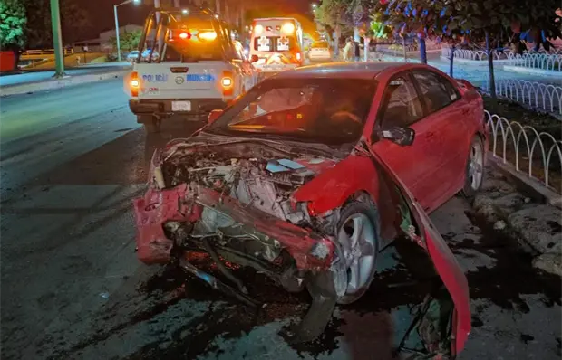 Dos lesionados en choque sobre bulevar M&eacute;xico-Laredo