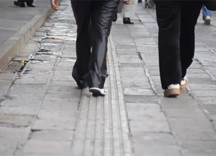 Constante, la reparación de guía podotáctil, admite Obras Públicas Constante, la reparación de guía podotáctil, admite Obras Públicas