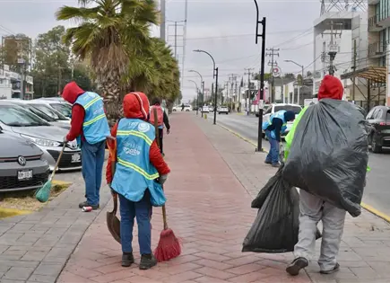 Limpian camellón de avenida Himalaya Limpian camellón de avenida Himalaya