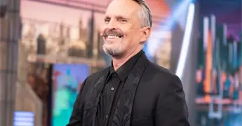 Miguel Bos&eacute; reaparece con voz fr&aacute;gil en la CDMX
