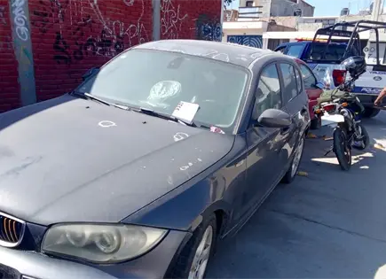 Notifican retiro de autos abandonados en la colonia Sim&oacute;n D&iacute;az