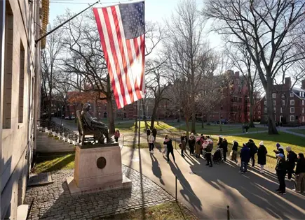 Trump exige 1.000 millones a Harvard en medio de enfrentamiento