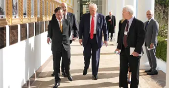 Trump y Petro se re&uacute;nen a puerta cerrada sin prensa