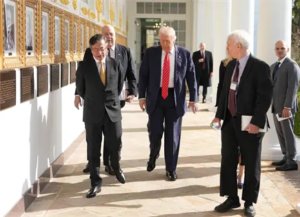 Trump y Petro se re&uacute;nen a puerta cerrada sin prensa