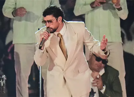 Fan&aacute;ticos aprenden espa&ntilde;ol gracias a Bad Bunny