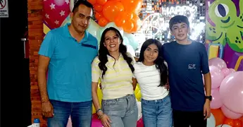 ADRI &iexcl;FELIZ EN SU CUMPLEA&Ntilde;OS!