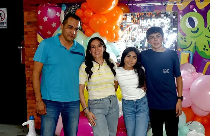 ADRI &iexcl;FELIZ EN SU CUMPLEA&Ntilde;OS!