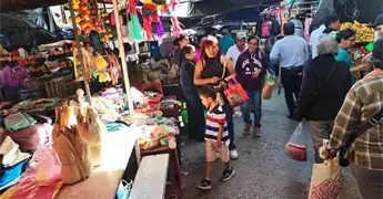 S&oacute;lo un d&iacute;a les dan a los tianguistas para vender en San Valent&iacute;n