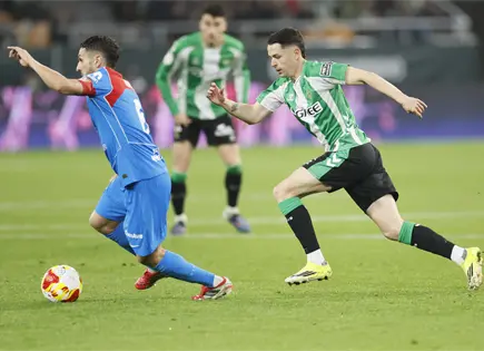 &Aacute;lvaro Fidalgo debuta en derrota del Betis