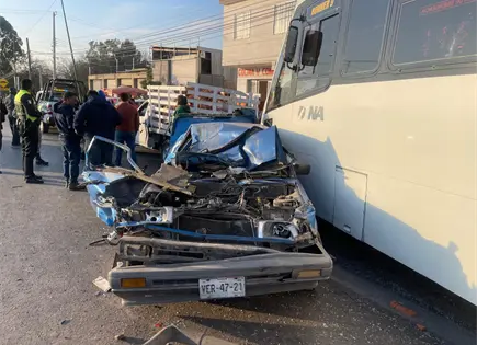 Cami&oacute;n sin frenos provoca choque m&uacute;ltiple en carretera a Rioverde