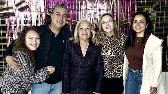 &iexcl;UN A&Ntilde;O M&Aacute;S CON FELICIDAD!