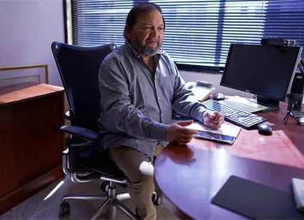 Andr&eacute;s Vel&aacute;squez desaf&iacute;a la destituci&oacute;n de Maduro en Venezuela