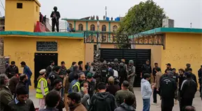 Ataque suicida en mezquita chi&iacute; de Islamabad deja 31 muertos