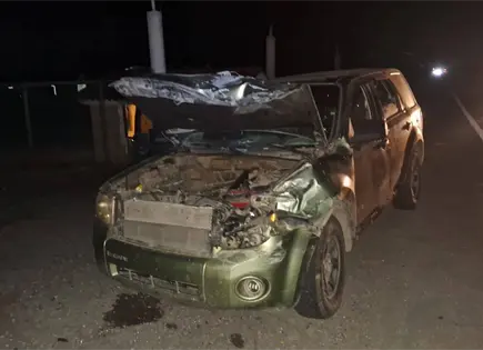 Choque de camionetas en &Eacute;bano deja dos heridos