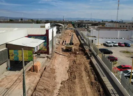 Colocan concreto hidr&aacute;ulico en Abastos