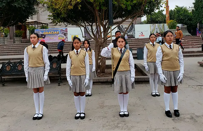 Conmemoran aniversario de la Constitución