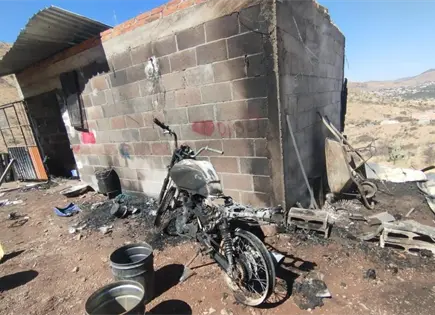 Estalla taller de pirotecnia en Santa Mar&iacute;a; hay tres heridos