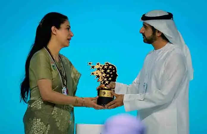 Maestra india gana premio a la enseñanza