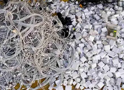 Malasia proh&iacute;be la basura electr&oacute;nica