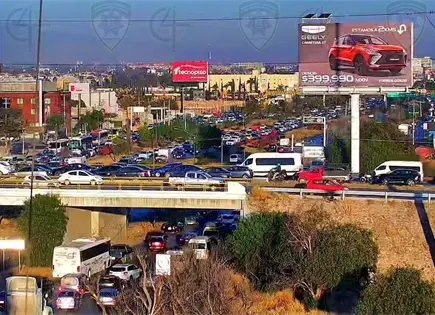 Tráfico intenso en el oriente de la ciudad; piden salir con anticipación Tráfico intenso en el oriente de la ciudad; piden salir con anticipación