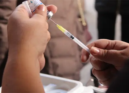 Llaman a vacunarse contra sarampi&oacute;n ante brote en otros estados