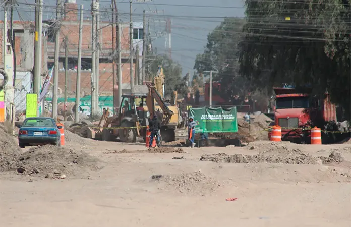 Piden reparar drenaje en calle Prol. Moctezuma