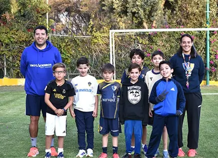 &iexcl;QU&Eacute; BIEN JUEGAN FUTBOL!