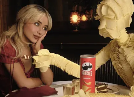 Sabrina Carpenter se suma a la fiebre del Super Bowl