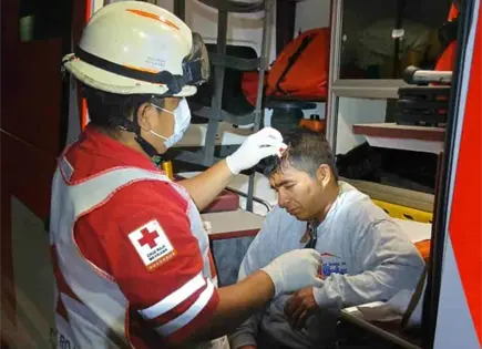 Mujer descalabra a hombre con bote de cerveza en Santa Rosa