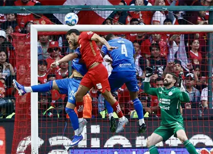 Cruz Azul rescata empate ante Toluca en un duelo intenso