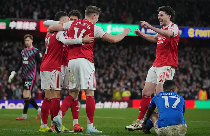 El Arsenal se aleja aún más