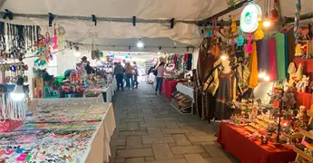 Instalan tianguis del d&iacute;a del amor