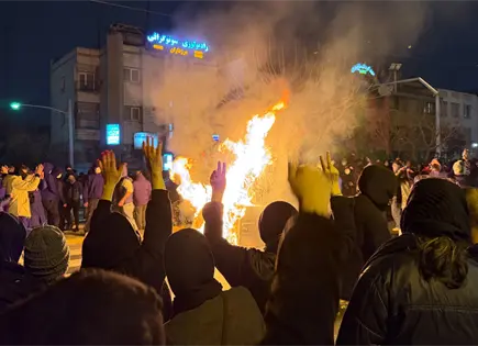 Represi&oacute;n y violencia en protestas de Ir&aacute;n conmocionan a Karaj