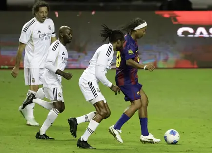 Ronaldinho y Guti brillan en duelo de leyendas