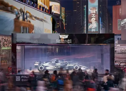 Cadillac muestra su F1 en Nueva York con &acute;Checo&acute; al volante