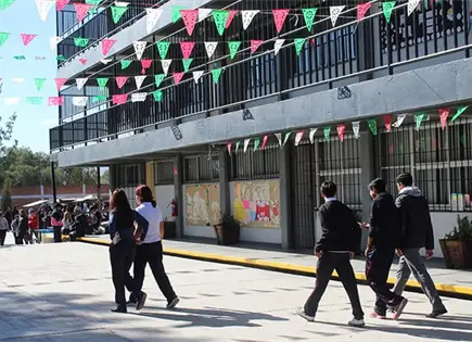 Llegan a la universidad 31% de los estudiantes