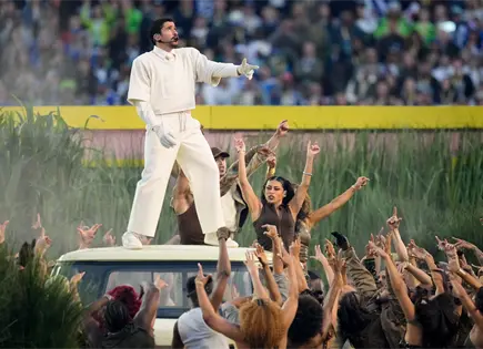 Pol&iacute;ticos mexicanos elogian a Bad Bunny en el Super Bowl