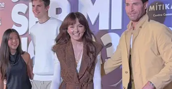 Angelique Boyer, Sebasti&aacute;n Rulli y su hijo Santiago posan en familia