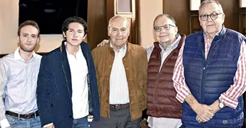 BUEN AMBIENTE ENTRE AMIGOS