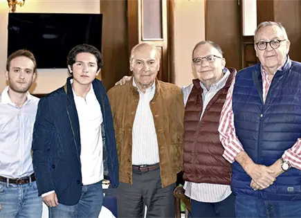 BUEN AMBIENTE ENTRE AMIGOS