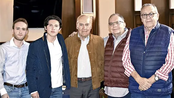 BUEN AMBIENTE ENTRE AMIGOS