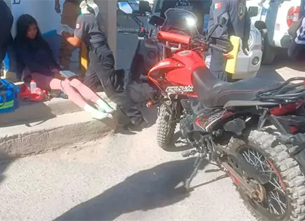 Choca motociclista contra camioneta, un lesionado