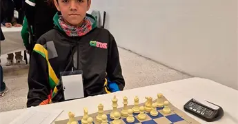 Logra Joshua Hern&aacute;ndez bicampeonato en ajedrez