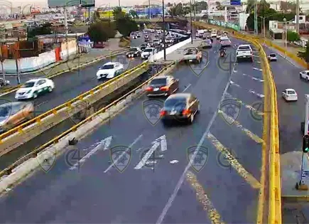 Tr&aacute;fico intenso en vialidades principales de la capital