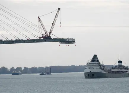 Trump modifica permiso para puente entre Canad&aacute; y Michigan