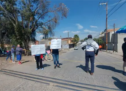 Bloquean calle en la Tercera Grande por falta de agua
