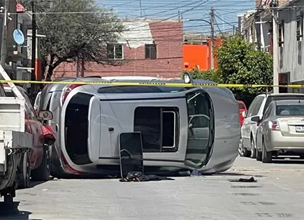 Cae El Topo tras persecuci&oacute;n y volcadura en la Sim&oacute;n D&iacute;az
