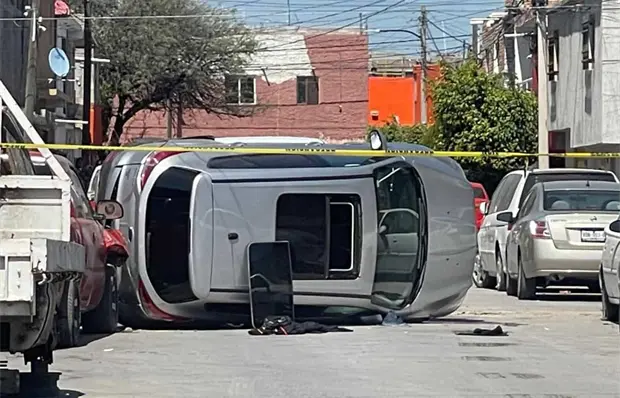 Cae El Topo tras persecuci&oacute;n y volcadura en la Sim&oacute;n D&iacute;az