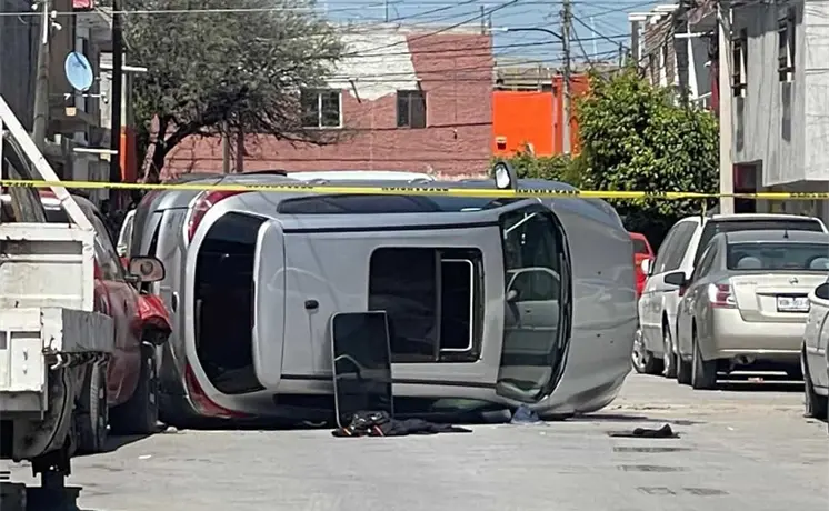 Cae El Topo tras persecuci&oacute;n y volcadura en la Sim&oacute;n D&iacute;az
