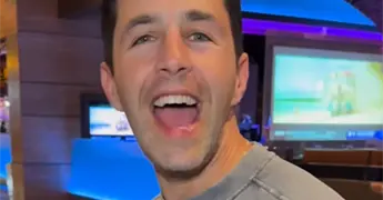 Critican a Josh Peck; habr&iacute;a ridiculizado a una familia